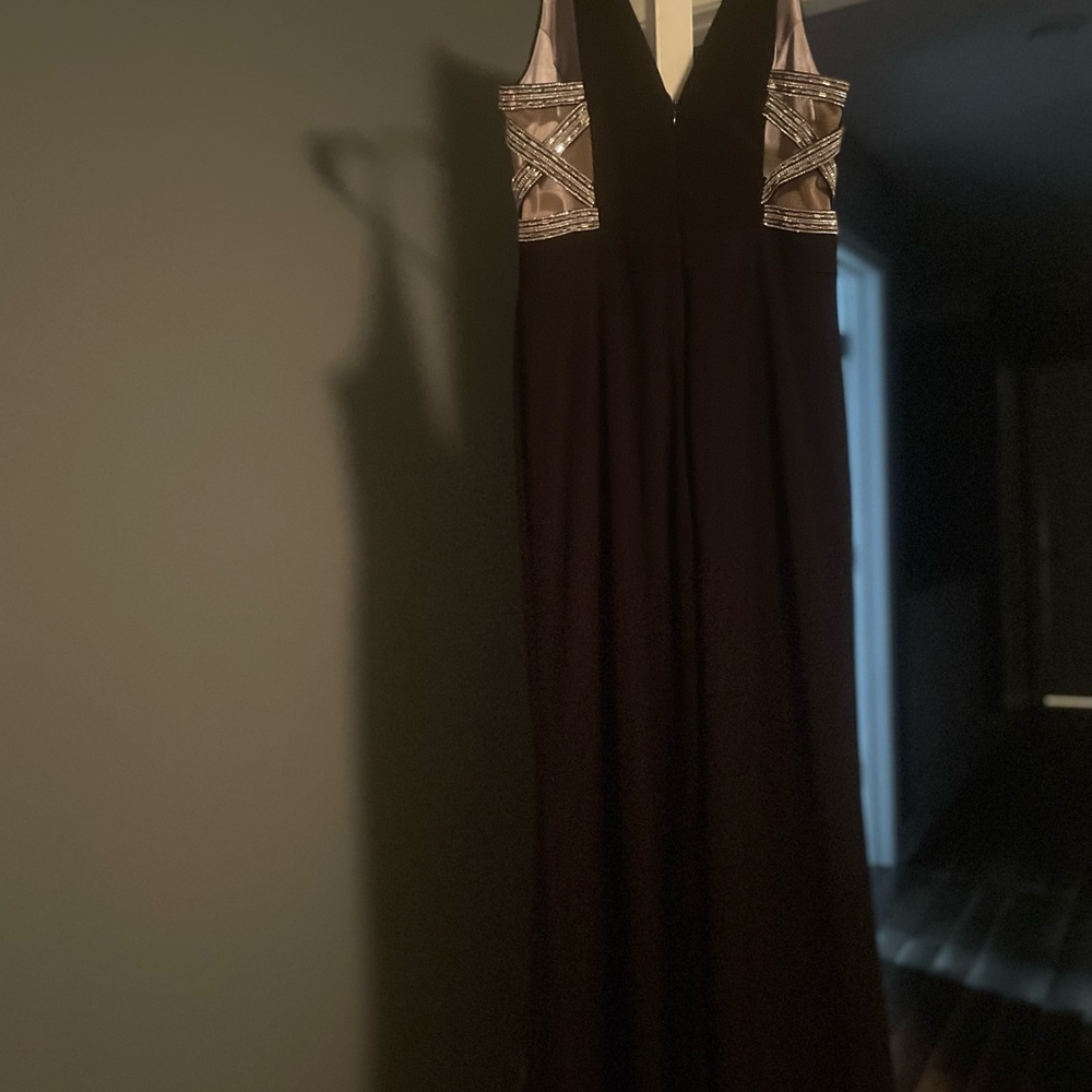 long dress , brand xscape - Picture 5 of 6
